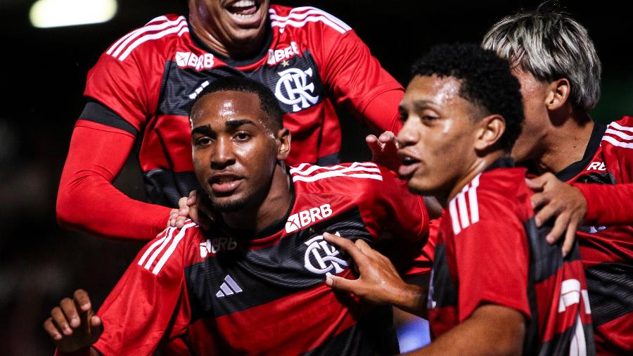 Flamengo busca uma vaga nas quartas de final da Copinha