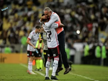 Tite sente joelho após 6 a 1 do Flamengo no Vasco e não dá coletiva