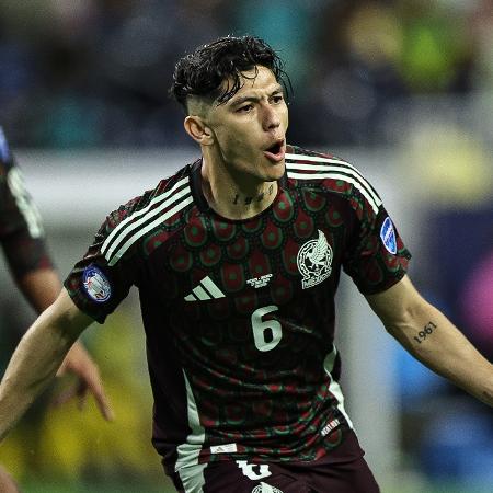 Arteaga, do México, comemora seu gol contra a Jamaica, na Copa América