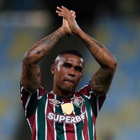 Douglas Costa não é mais jogador do Fluminense