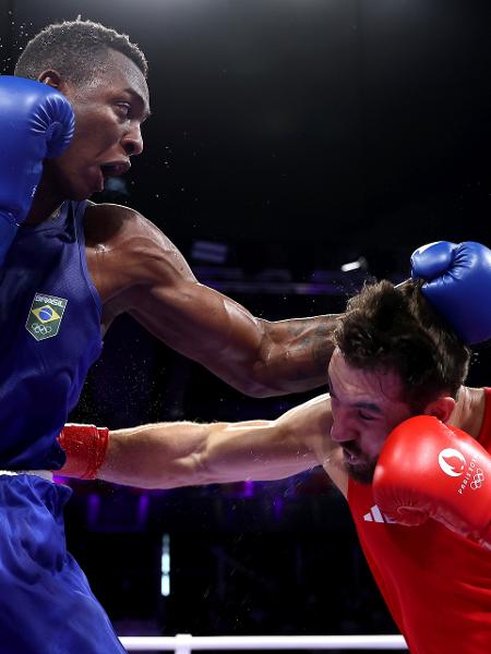 Keno Marley golpeia Patrick Brown durante luta de boxe nas Olimpíadas