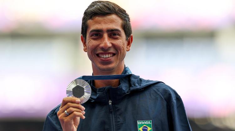 Olimpíadas 2024: Caio Bonfim com a medalha de prata da marcha atlética