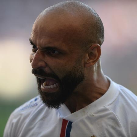 Thaciano comemora gol em Bahia x Atlético-GO, partida do Campeonato Brasileiro