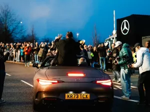 Emoção marcou as 5 despedidas da Mercedes que Hamilton teve em uma semana