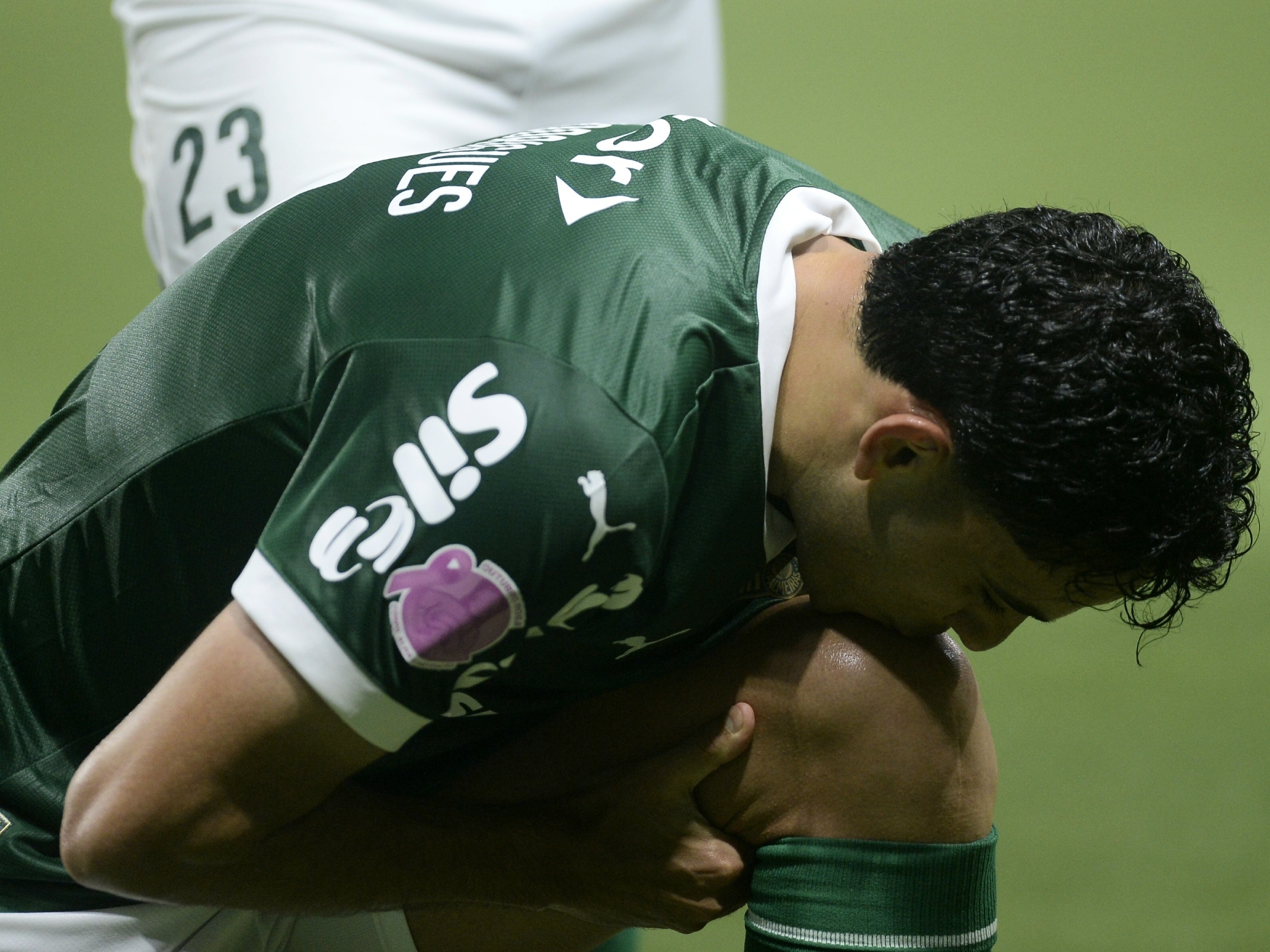 Palmeiras Goleia Juventude e Consolida Liderança no Brasileirão 2025