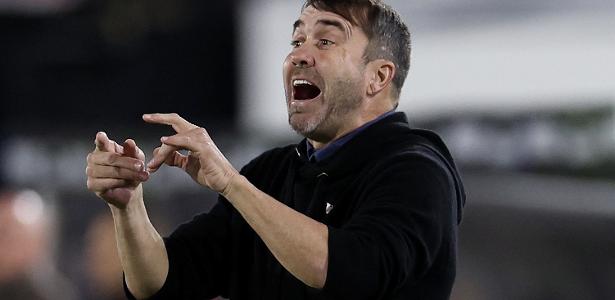 'Cala a boca': dupla ex-Inter protagoniza discussão acalorada durante jogo