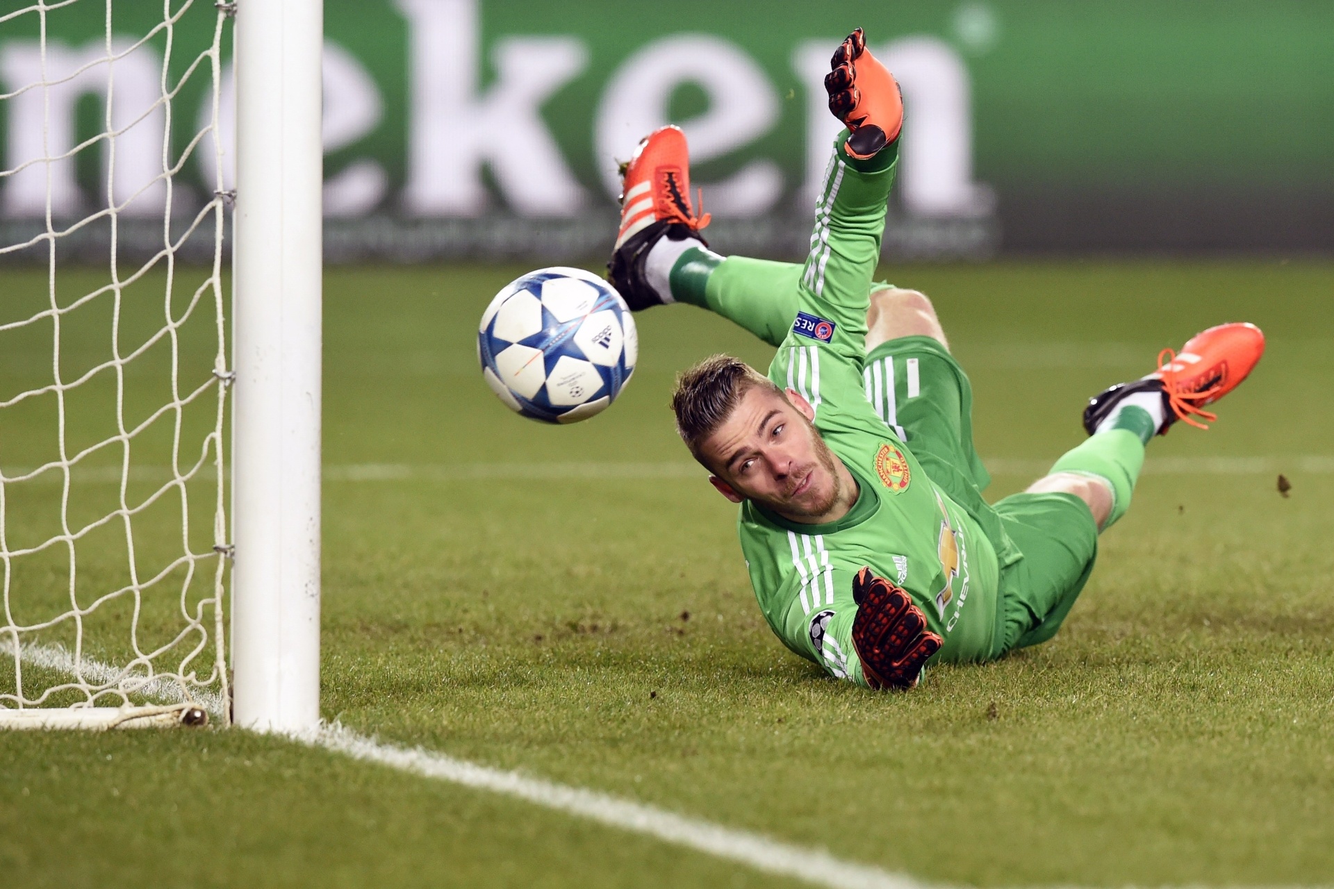 De Gea não consegue defender cobrança de Doumbia, que abriu o placar para o CSKA contra o Manchester United pela Liga dos Campeões - Yuri Kadobnov/AFP Photo