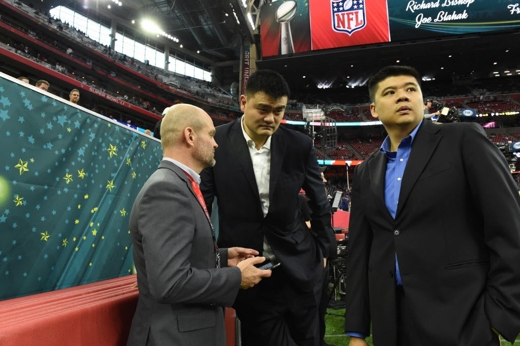Yao Ming, lendário jogador de basquete chinês, é uma das personalidades presentes no Texas para o Super Bowl 51 - AFP PHOTO / Timothy A. CLARY