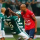 Mina, do Palmeiras, e Alex Silva, do Jorge Wilstermann, se estranham na área boliviana, no Allianz Parque - MARCOS BEZERRA/FUTURA PRESS/FUTURA PRESS/ESTADÃO CONTEÚDO