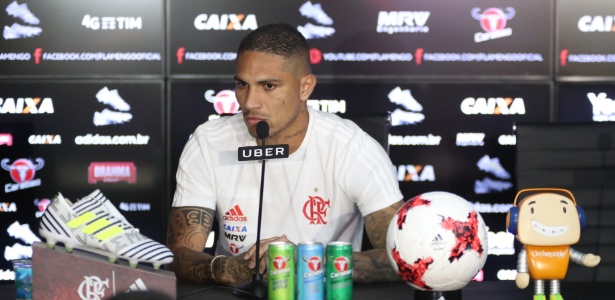O atacante Paolo Guerrero segue trabalho de recuperação no Ninho do Urubu - Gilvan de Souza/ Flamengo