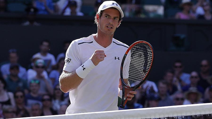 Andy Murray comemora ponto marcado sobre Dustin Brown em Wimbledon - Adrian Dennis/AFP