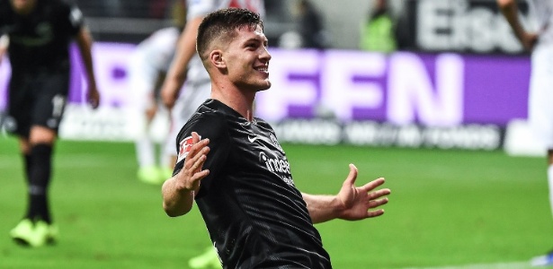 Jovic em ação pelo Eintracht Frankfurt - Divulgação/Eintracht Frankfurt 