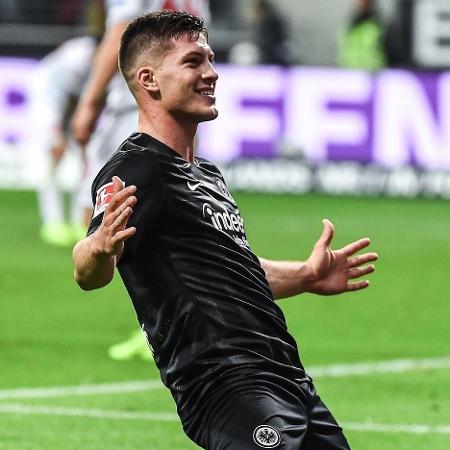 Jovic comemora gol marcado em sua primeira passagem pelo Eintracht Frankfurt  - Divulgação/Eintracht Frankfurt 