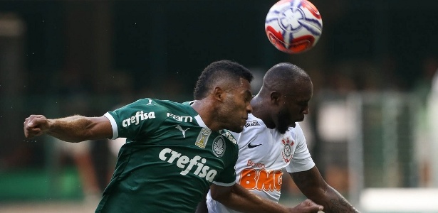 Borja e Manoel disputam bola em clássico entre Palmeiras e Corinthians - Palmeiras/Flickr