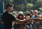 Uruguaios esbanjam simpatia e atendem torcida após treino em Porto Alegre - Marinho Saldanha/UOL