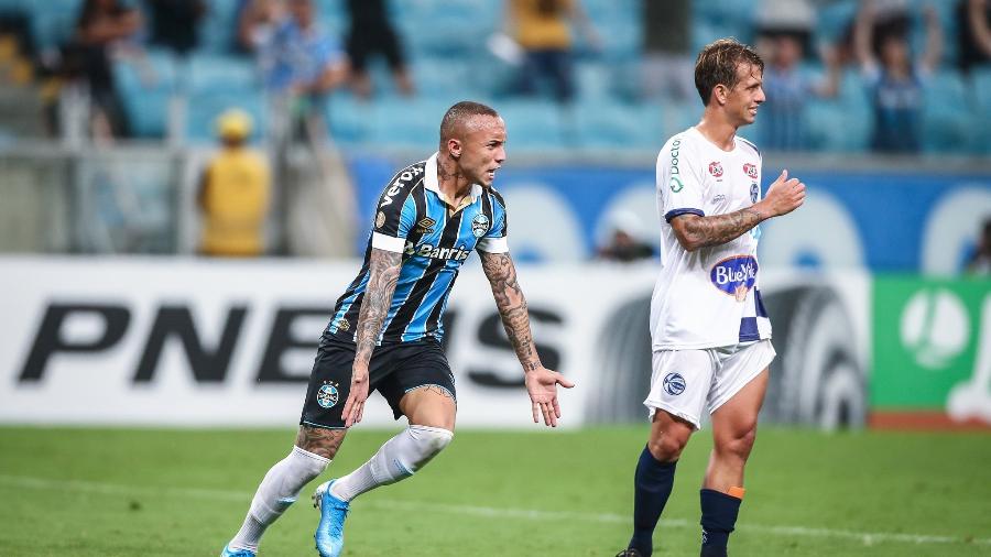 Cebolinha comemora após marcar pelo Grêmio contra o São José; atacante não tem propostas para sair - Lucas Uebel/Grêmio FBPA