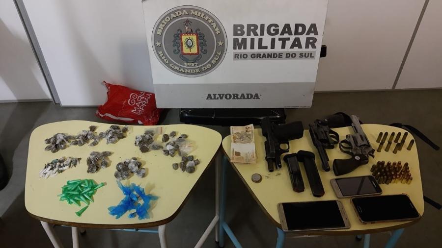 Arma que era de Renato Gaúcho está localizada do lado esquerdo da mesa - Brigada Militar/Divulgação