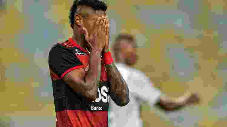 Bruno Henrique lamenta chance perdida no Maracanã - Thiago Ribeiro/AGIF - Thiago Ribeiro/AGIF