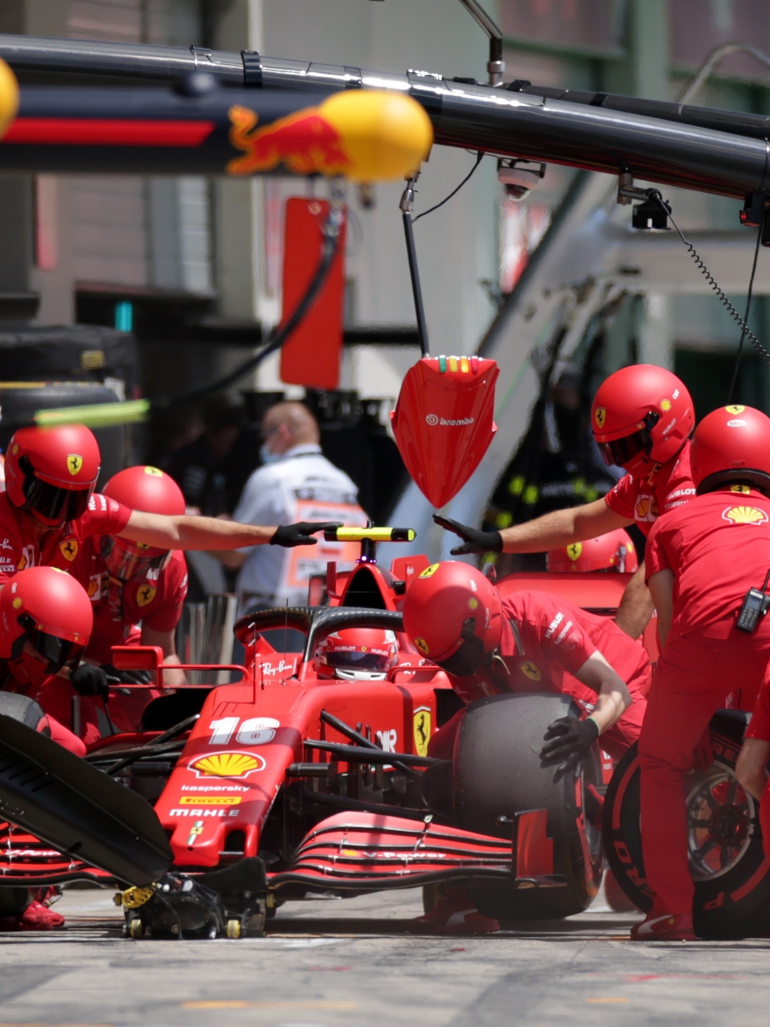 Ferrari projeta treino de 'mil pit-stops' para bater Red Bull na Fórmula 1  2023