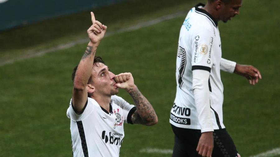 Gustavo comemora primeiro gol após sua volta ao Corinthians em duelo contra o Coritiba - Ettore Chiereguini/AGIF