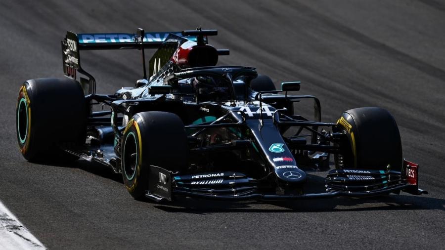 Lewis Hamilton no GP da Itália. Britânico foi punido com 10 segundos por ter entrado nos boxes quando não era permitido e despencou nas posições  - Clive Mason - Formula 1/Formula 1 via Getty Images