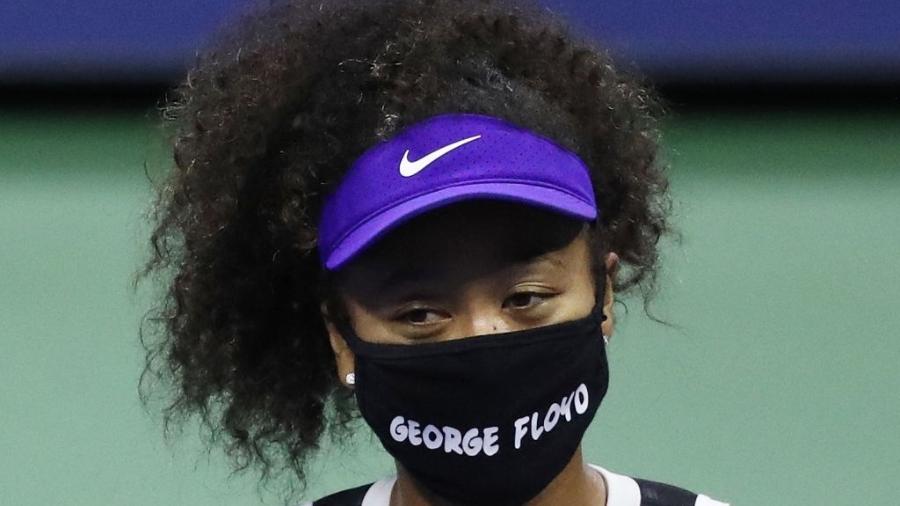 8.set.2020 - Naomi Osaka usando máscara facial com o nome de George Floyd no US Open - Matthew Stockman / Getty Images