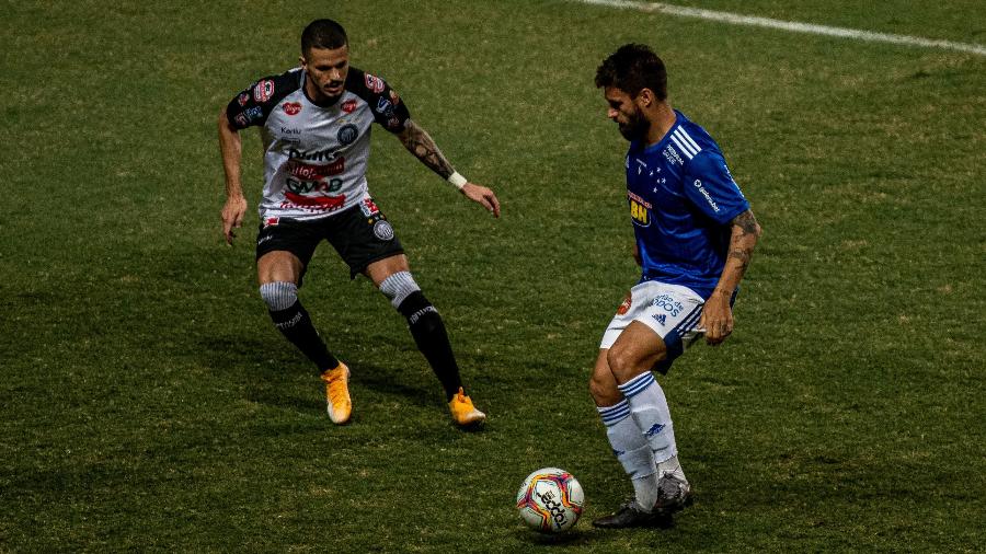 Rafael Sóbis foi marcado de perto durante Operário-PR x Cruzeiro, na Série B de 2020 - Alessandra Torres/AGIF