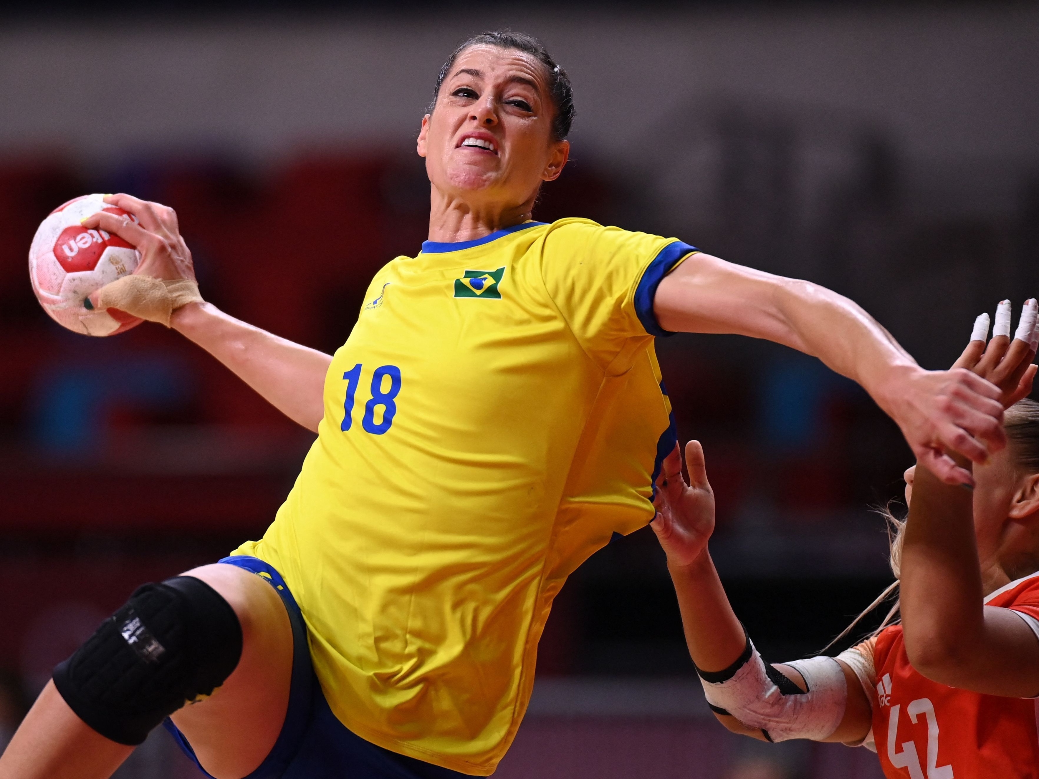 Duda Amorim é eleita melhor jogadora de handebol do mundo