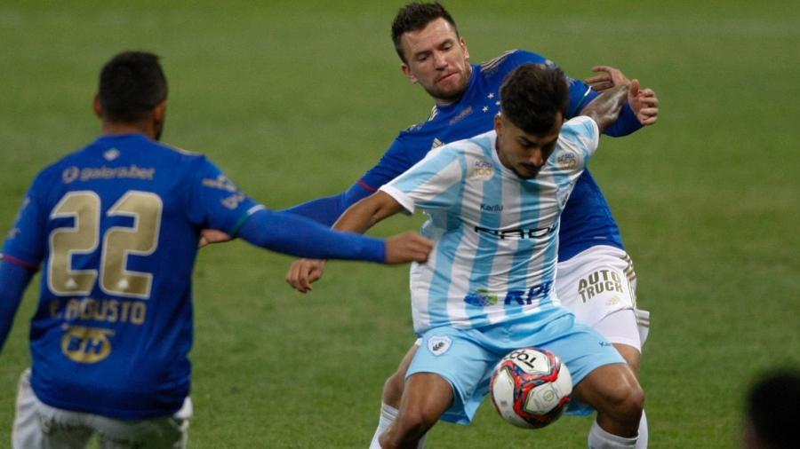 Cruzeiro e Londrina se enfrentaram no Mineirão, em duelo de times ameaçados pelo rebaixamento à Série C - FERNANDO MICHEL/AGÊNCIA O DIA/AGÊNCIA O DIA/ESTADÃO CONTEÚDO