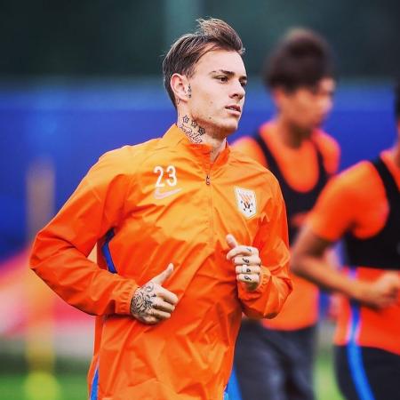 Roger Guedes com a camisa do Shandong Taishan (antigo Shandong Luneng); atacante é alvo do Corinthians - Reprodução/Instagram