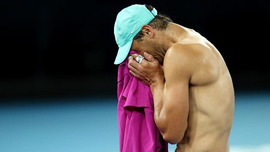 Rafael Nadal chorou após vencer Matteo Berrettini e chegar à final do Australian Open - Mark Metcalfe/Getty Images