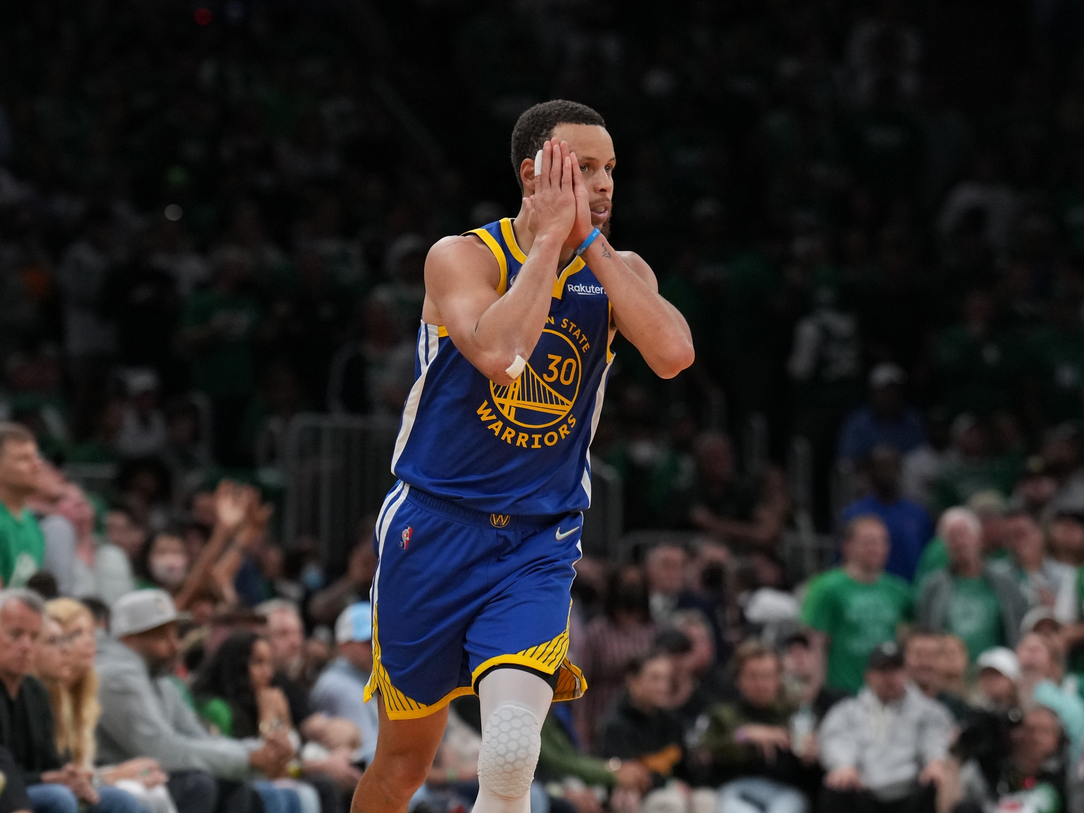 Curry engana todo mundo e faz o que ninguém fez na história da NBA