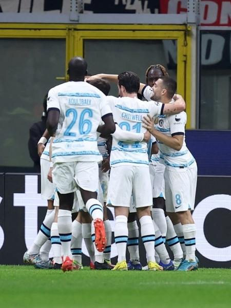 Jogadores do Chelsea comemoram gol sobre o Milan na Liga dos Campeões -  Sportinfoto/DeFodi Images via Getty Images