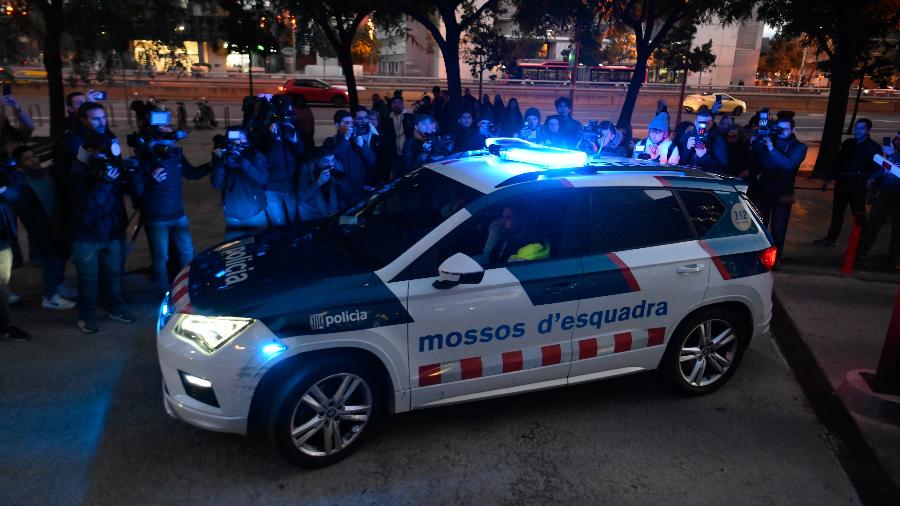 Viatura da Polícia da Catalunha na Cidade da Justiça, onde foi decretada prisão provisória de Daniel Alves - Adria Puig/Anadolu Agency via Getty Images
