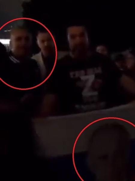 Srdjan Djokovic, pai de Djokovic, posou com um fã extremista com a bandeira com a cara de Putin - Reprodução