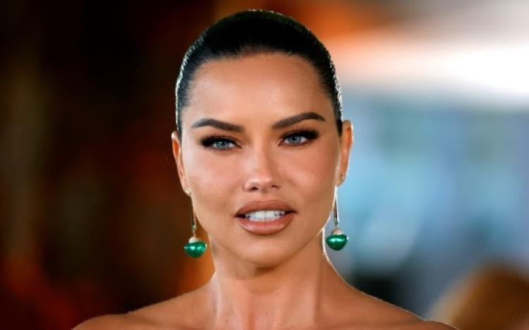 Modelo brasileira Adriana Lima é nomeada embaixadora da Fifa