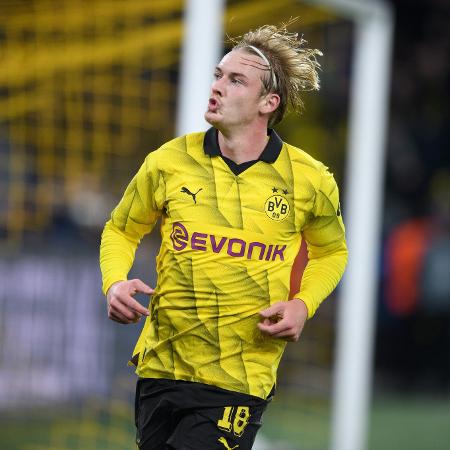 Julian Brandt em ação com a camisa do Borussia Dortmund