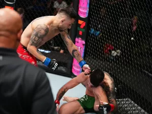 Matheus Nicolau é nocauteado e se afasta de 'title shot' nos moscas do UFC