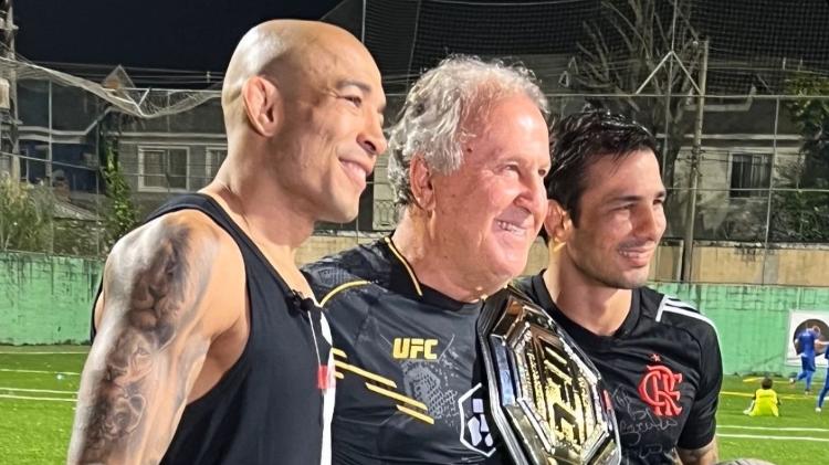 José Aldo, Zico e Pantoja no CT do Galinho de Quintino: lutadores do UFC são torcedores do Flamengo