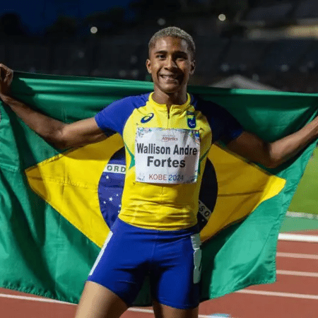Wallison Fortes celebra vitória no Mundial de Atletismo em Kobe, no Japão