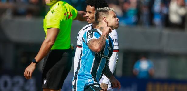 Grêmio vence Vitória e se aproxima de sair do Z4 do Brasileirão