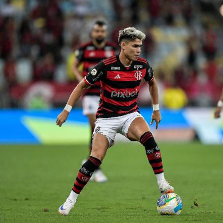 Luiz Araújo, do Flamengo, durante partida contra o Vasco no Brasileirão