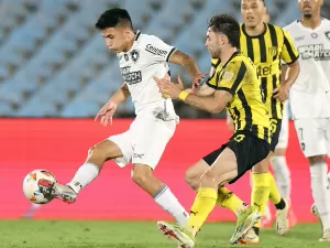 Botafogo perde para Peñarol em jogaço nervoso, mas vai à final inédita