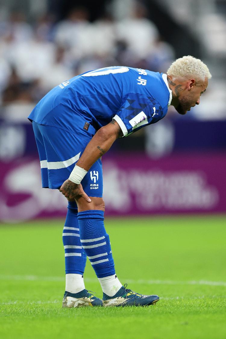 Neymar sente lesão durante jogo entre Al-Hilal e Esteghlal pela Champions League da Ásia