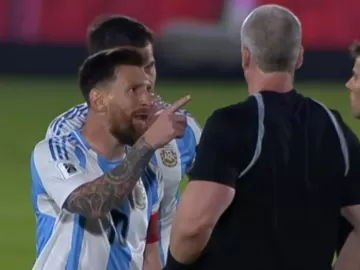 Messi perde a linha e tira satisfação com Daronco em Argentina x Paraguai