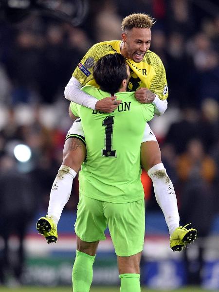 Neymar e Buffon jogaram juntos no PSG na temporada 2018/19