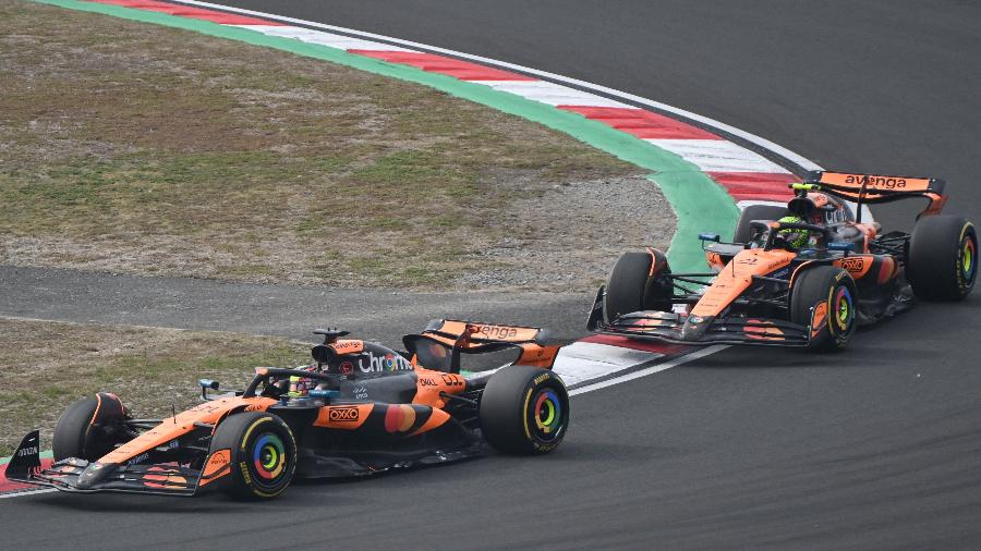 Oscar Piastri e Lando Norris, da McLaren, durante o GP da China de F1 Oscar Piastri e Lando Norris, da McLaren, durante o GP da China de F1