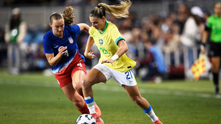 Gio Garbelini em ação durante amistoso EUA x Brasil pelo futebol feminino Gio Garbelini em ação durante amistoso EUA x Brasil pelo futebol feminino