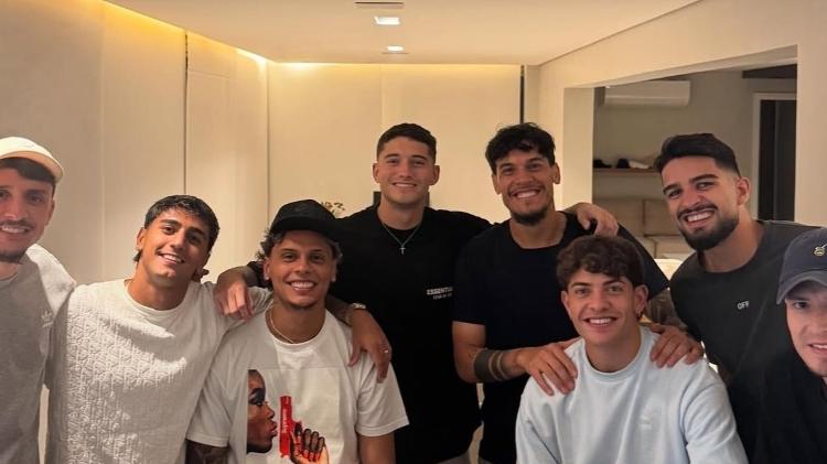 Os gringos do Palmeiras: Piquerez, Facundo Torrres, Richard Ríos, Emiliano Martínez, Gustavo Gómez, Agustín Giay, Flaco López e Aníbal Moreno Os gringos do Palmeiras: Piquerez, Facundo Torrres, Richard Ríos, Emiliano Martínez, Gustavo Gómez, Agustín Giay, Flaco López e Aníbal Moreno