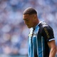 Sem acerto salarial, Gr&ecirc;mio trava conversa para renovar com Carlos Vin&iacute;cius